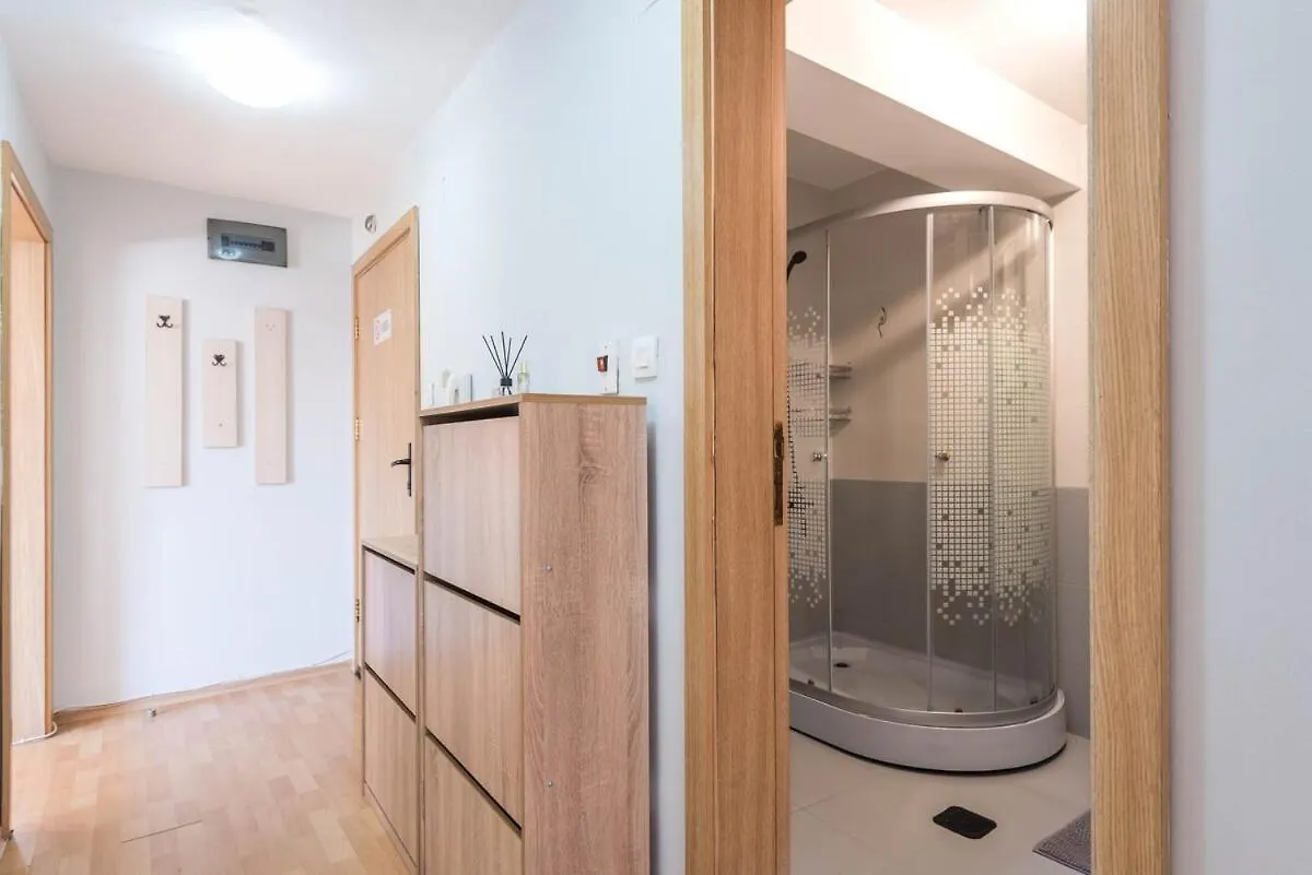 דירה וארנה Cozy Space Near Grand Mall