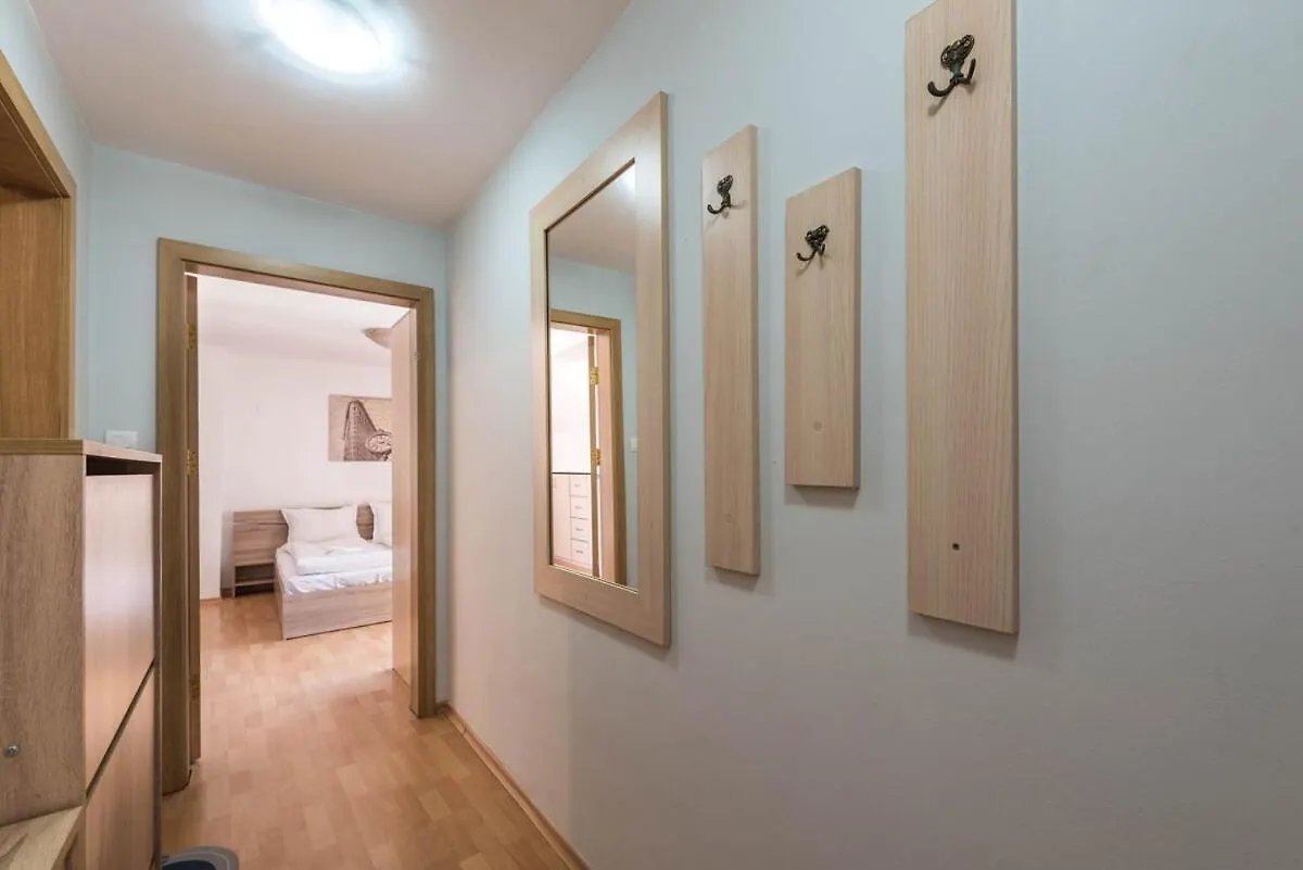 וארנה Cozy Space Near Grand Mall 0*,