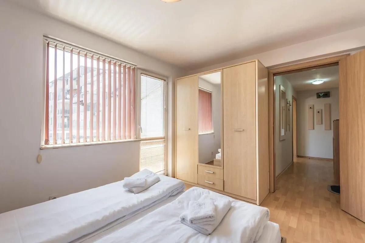 Cozy Space Near Grand Mall Varna Apartment