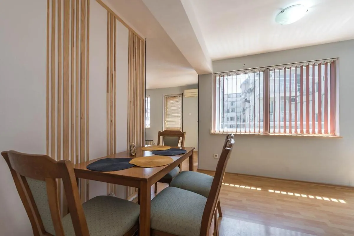 Cozy Space Near Grand Mall Varna 0*,